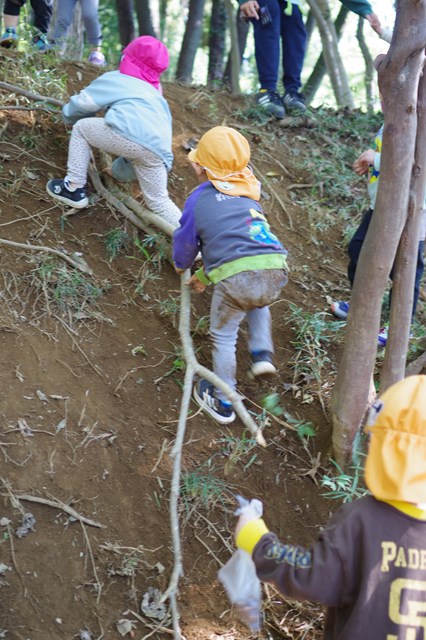 自然遊びを見守るホームポジション