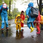 雨でも楽しむ森のようちえん